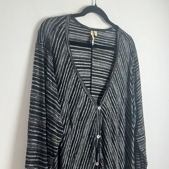Comfy USA XL Black White Stripe Button Front Shark Bite Hem Tunic Top Lagenlook - Picture 3 of 9